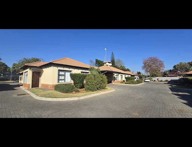 3 BEDROOM APARTMENT FOR SALE IN SINOVILLE